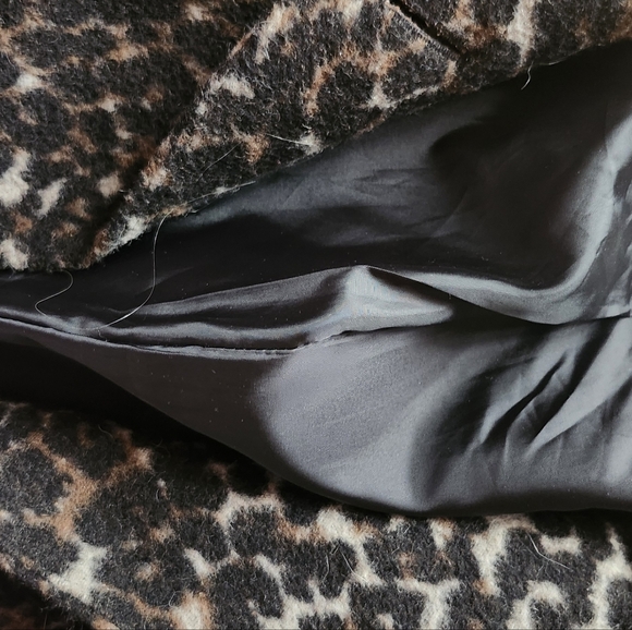 Gorgeous leopard print coat - Picture 2 of 5